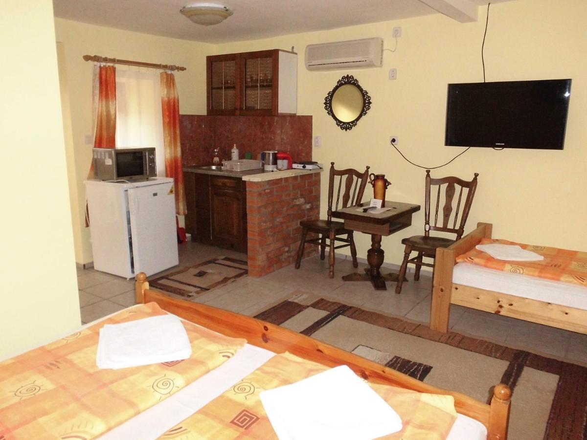 Fenyves Apartman Sarospatak Bagian luar foto